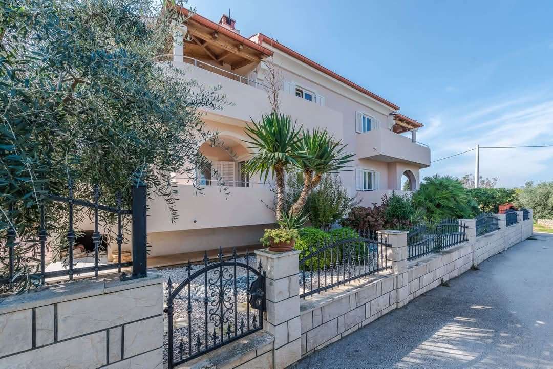 APARTMANI VILA MIRANDA